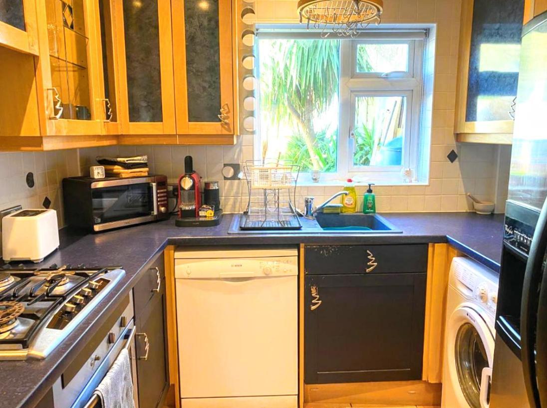 Stunning 4Br House With Free Parking - By Innit Hove Exterior foto
